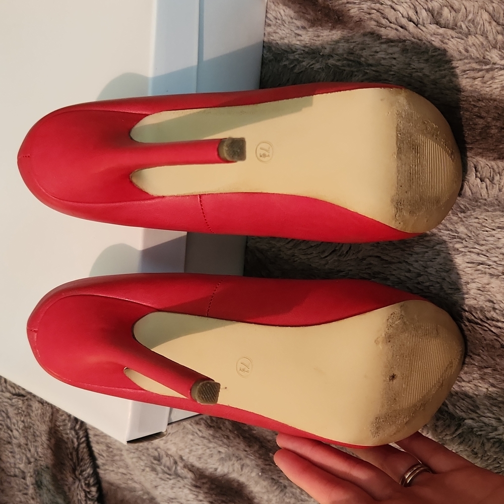 Heels - Picture 6 of 6